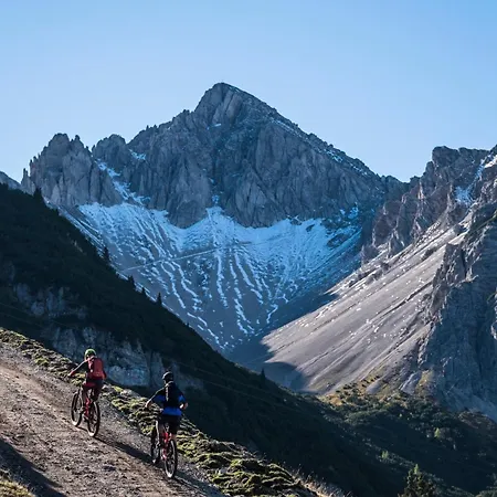 Seefeld Alpin - Rustikales Tiroler Зеефельд в Тироле