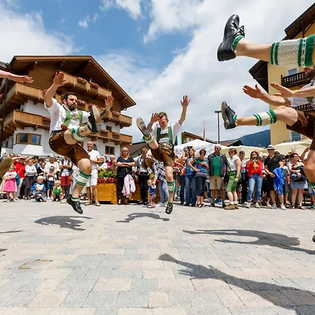 Seefeld Alpin - Rustikales Tiroler * Зеефельд в Тироле